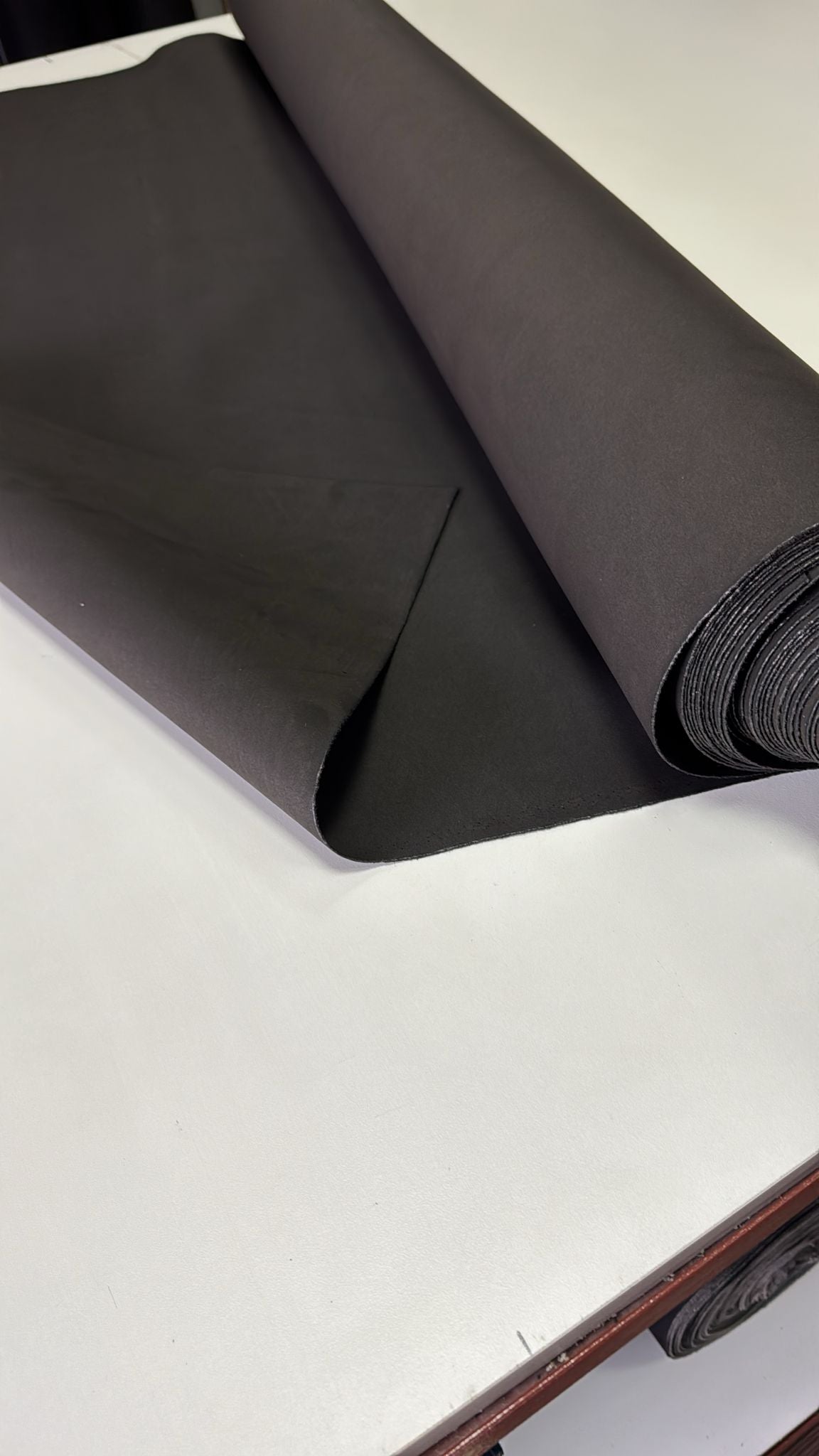 Material tapiterie scaune auto tip alcantara